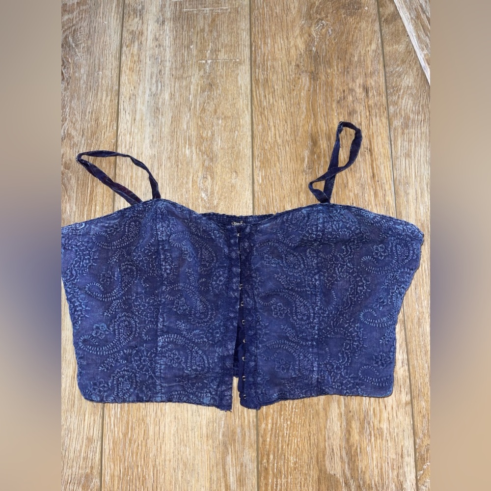 Corset Like Crop Top Button In The Front - image 1